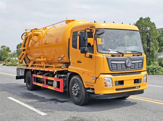 東風天錦15方清洗吸污車 一體罐外觀